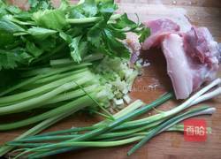 芹菜肉丸的做法图解1