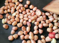 糖裹花生的做法图解1