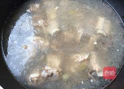 骨头炖酸菜的做法图解4