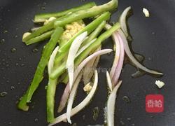 白贝炒面的做法图解2