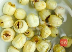 莲子红枣枸杞汤的做法图解2