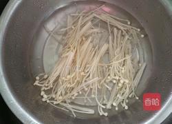 金针菇炒肉片的做法图解2