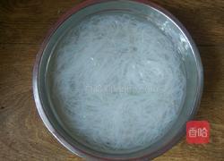 凉拌银耳粉丝的做法图解1