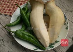 青椒鸡腿菇的做法图解1