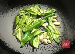 青椒鸡腿菇的做法图解3