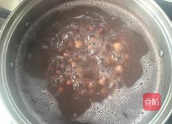 红豆莲子茯苓汤的做法图解8