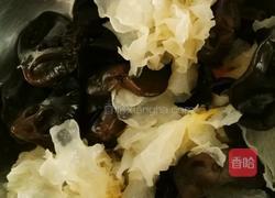 拌双耳的做法图解2