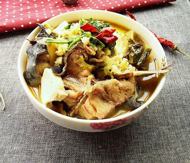 热油泼在蒜末上