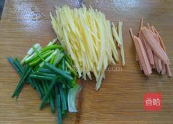 土豆火腿肠的做法图解1