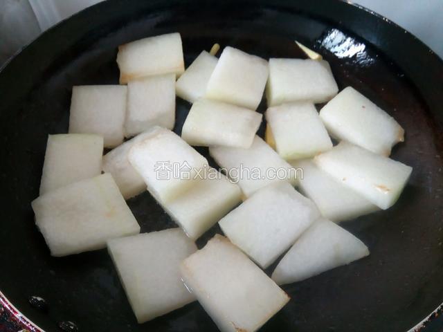 多煸炒一会，冬瓜变色
