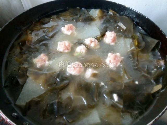小火加入肉圆