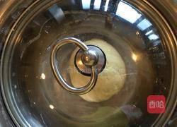 筋道鸡蛋面条的做法图解3