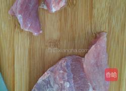 胡萝卜烧肉的做法图解1