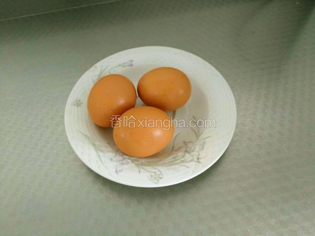 准备好鸡蛋。