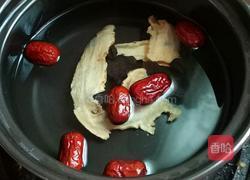 当归首乌红枣汤的做法图解1