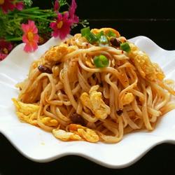 老干妈鸡蛋炒面的做法[图]