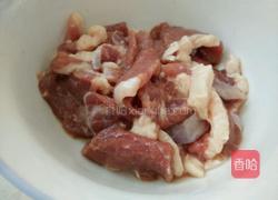 牛肉炒秋葵的做法图解1