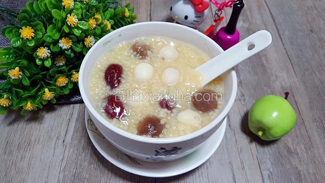 桂圆红枣莲子粥