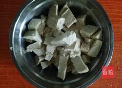 简易皮蛋豆腐的做法图解1