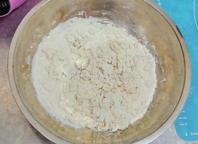 适量加水拌成棉絮状