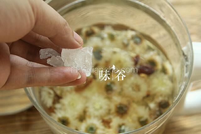 加入冰糖的的目的是中和酸味，酸酸甜甜很不错滴！