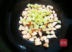 青笋炒鸡丁的做法图解5
