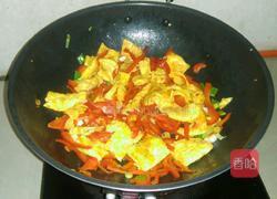 红椒炒鸡蛋饼的做法图解6