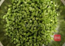 豇豆肉丁的做法图解1