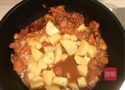 地锅鸡（因为家里没有容器所以菜和主食都放锅里了）宫子城的做法图解6