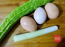 苦瓜斩蛋的做法图解1