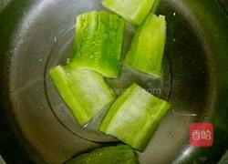 苦瓜斩蛋的做法图解2