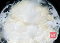 红油肥肠面的做法图解3