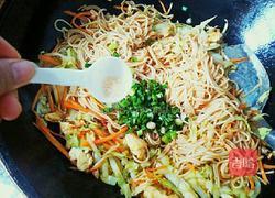 鸡蛋卷心菜炒面条的做法图解12