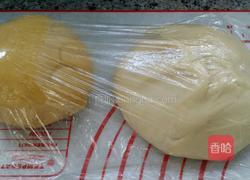 酥皮蛋黄月饼的做法图解1