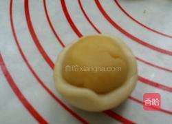 酥皮蛋黄月饼的做法图解3