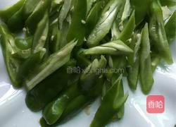 鸡蛋炒尖椒的做法图解1