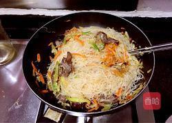 粉丝炒包菜的做法图解6