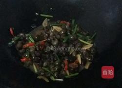 爆炒香辣田螺的做法图解3