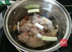 萝卜猪脚汤的做法图解4