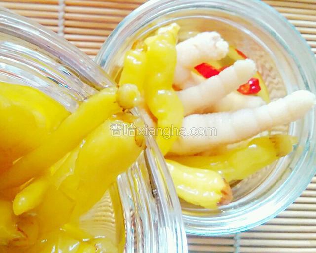 倒入泡椒水