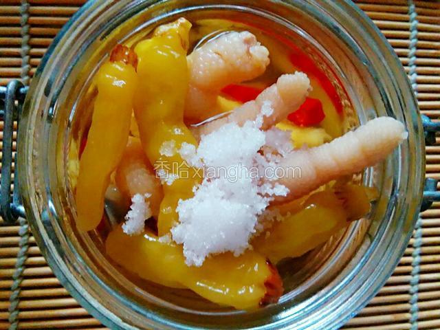 加入一勺盐，一勺醋，半勺糖