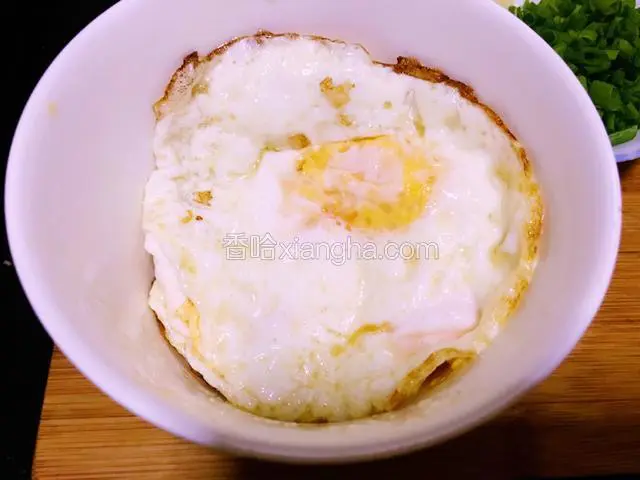 鸡蛋捞出备用