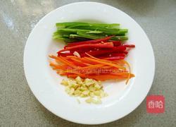 三丝炒河粉的做法图解2