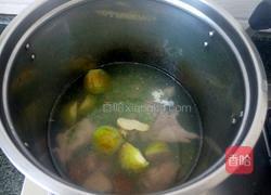 青豆排骨汤的做法图解3