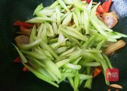 腊肉炒西芹的做法图解7