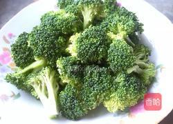 凉拌西兰花的做法图解1