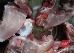 木耳骨头汤的做法图解1