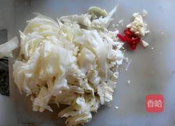 锅炝圆白菜的做法图解2