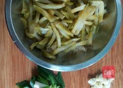 榨菜炒毛豆的做法图解3