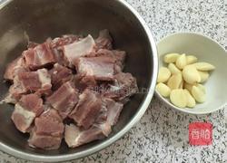 蒜香炸排骨的做法图解1